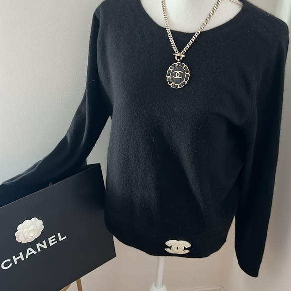 CHANEL CASHMERE black Sweater SIZE 44 White CC logo bottom right - Picture 7 of 9